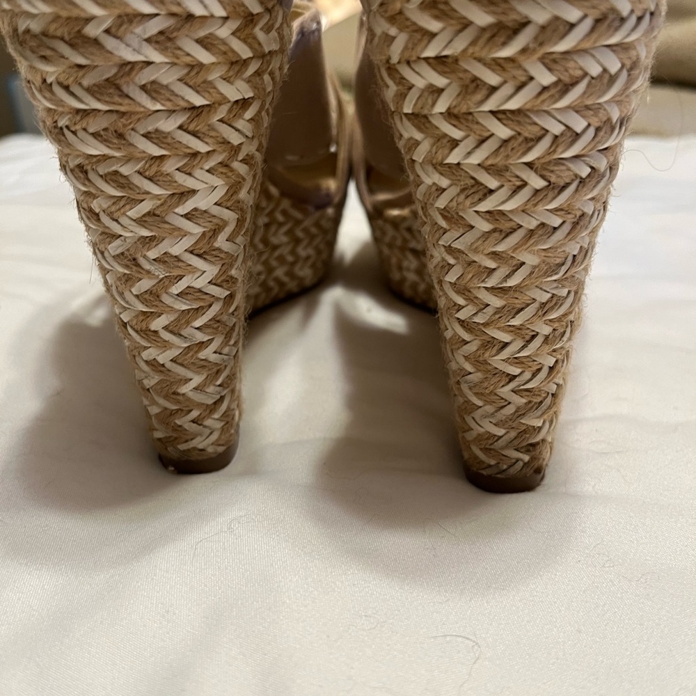 GUESS platform sandals. - Picture 2 of 4